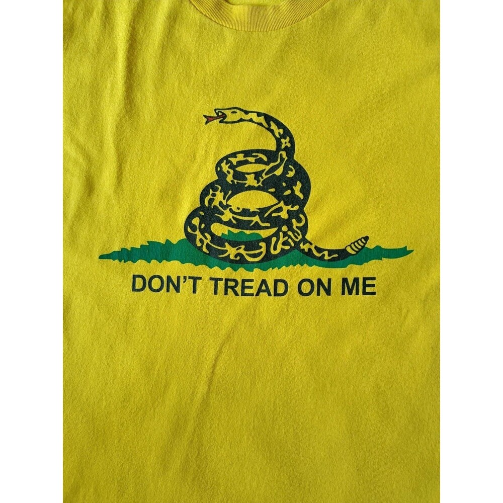 Vintage Alstyle Don't Tread On Me Men's Size Large Graphic Print Yellow Shirt - Picture 2 of 6